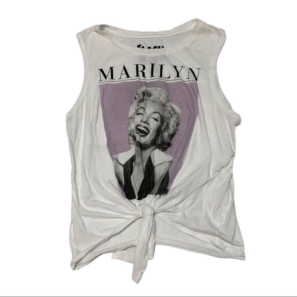 Marilyn Monroe tie front top, Size M. Super cute!